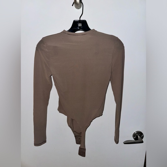 Lululemon nulu mesh long sleeve crewneck bodysuit S - Picture 3 of 3